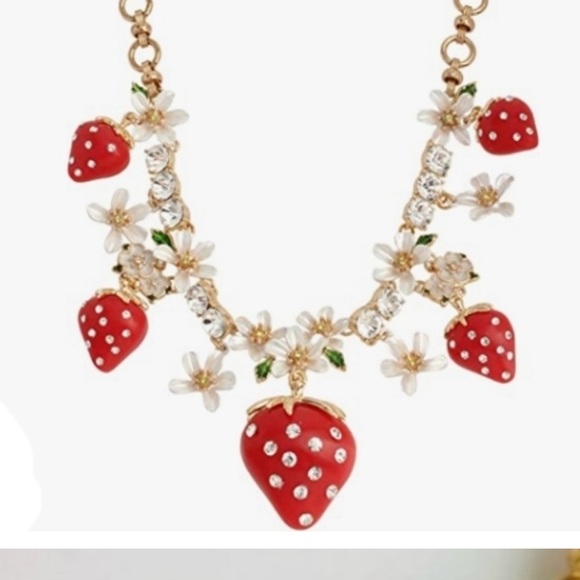 New Betsey Johnson strawberry necklace - Picture 8 of 11